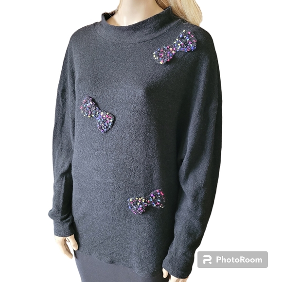 Nadya Toto Sweater in black with Bow Appliqué Details size medium oversized - Picture 4 of 9